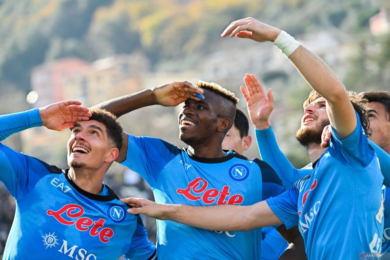 Napoli memperkuat posisinya di puncak klasemen setelah mengalahkan Spezia 3-0