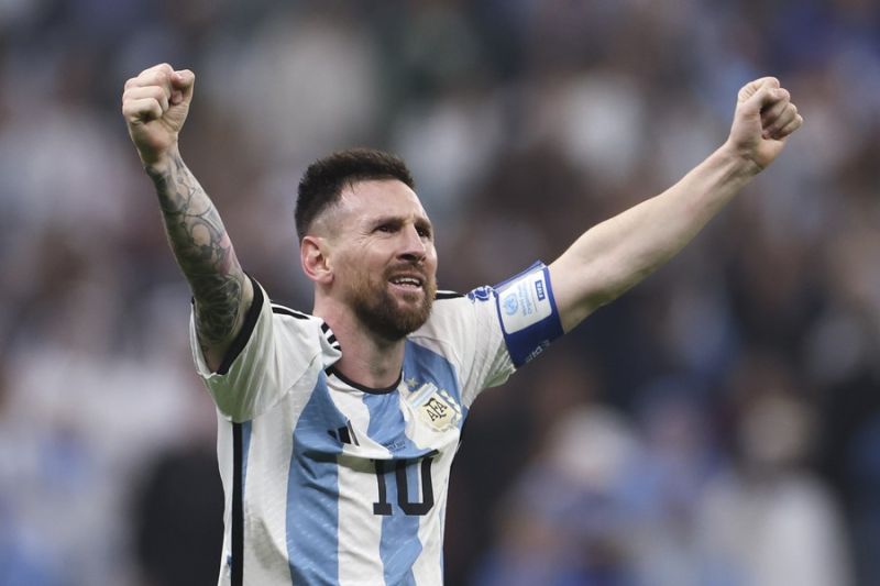 Lionel Messi akan terus bermain sepak bola selagi bugar