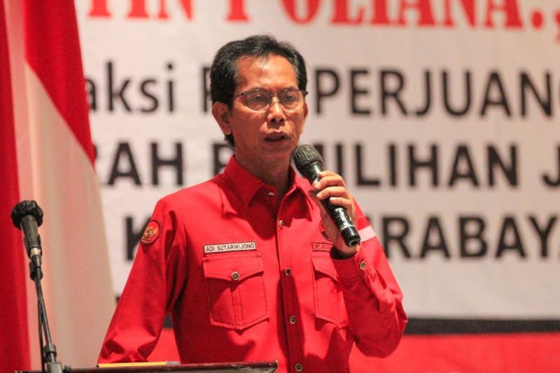 Kader PDIP menyambut Megawati Soekarnoputri di Surabaya