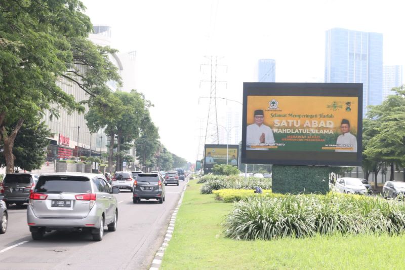 Baliho Airlangga Hartarto bermunculan di Surabaya saat seabad NU