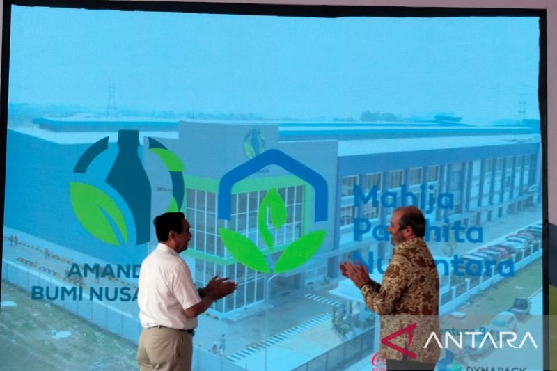 Pabrik daur ulang botol plastik diresmikan di Bekasi