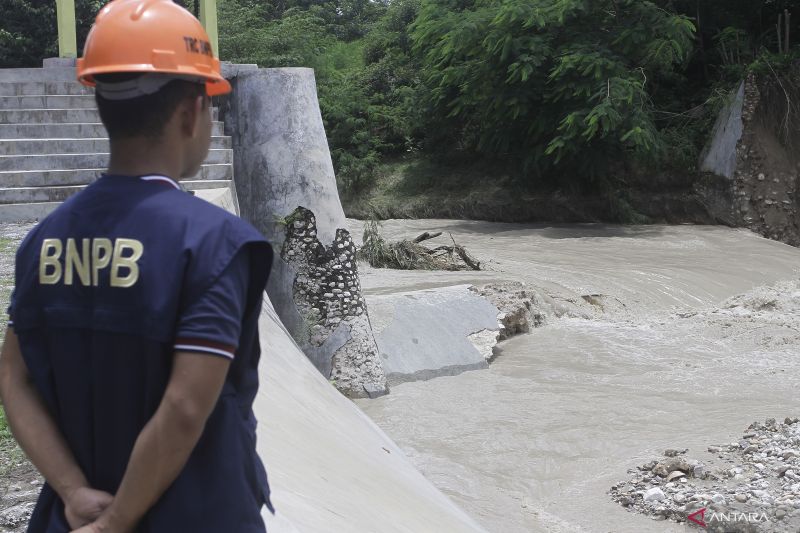 BENDUNG OESAO DI KUPANG JEBOL