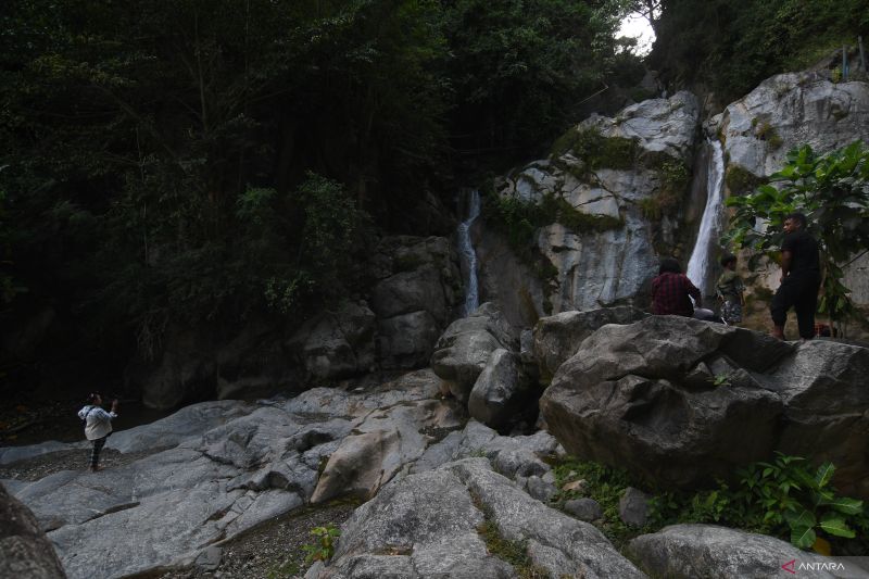 WISATA AIR TERJUN LOLI