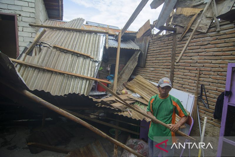 Angin Kencang Rusak Rumah Warga di Balaroa