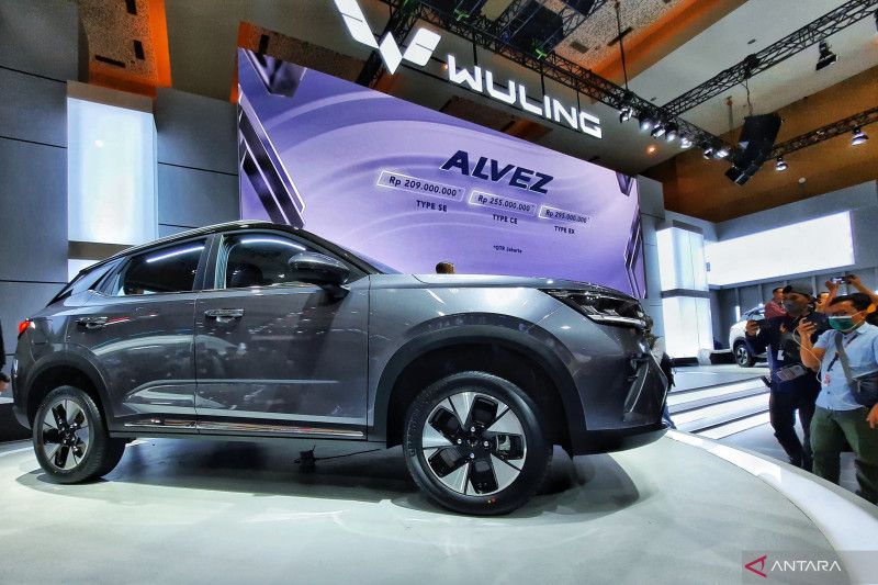 Wuling luncurkan SUV Compavt Alvez di IIMS 2023, harga Rp200 jutaan