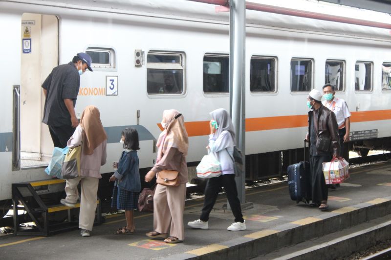 Jumlah penumpang KA Daop Jember meningkat saat libur Isra Miraj