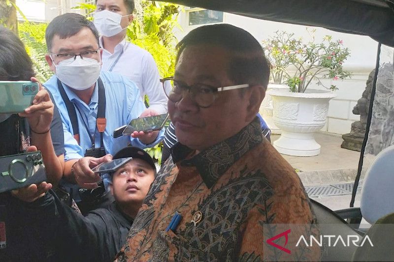 Pramono sebut tunggu saja soal pergantian Zainudin Amali