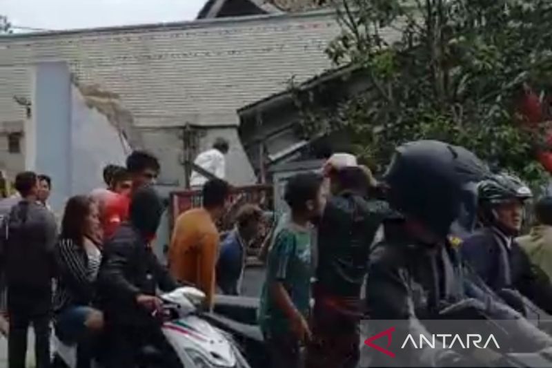 Polisi selidiki penyebab kecelakaan truk hantam rumah di Cianjur