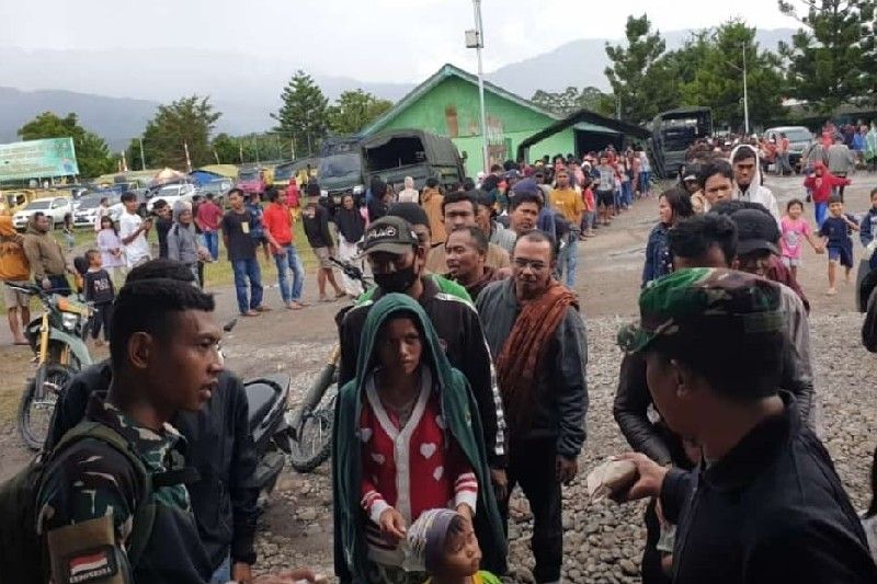 Penjabat Gubernur Papua Pegunungan tinjau pengungsi di Kodim 1702 Jayawijaya