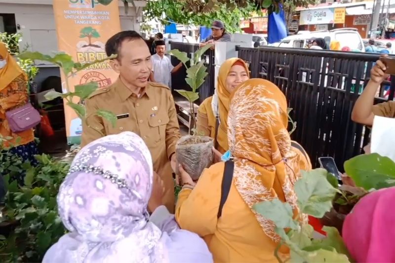 500 bibit tanaman dibagikan di Kota Tangerang untuk kemandirian pangan