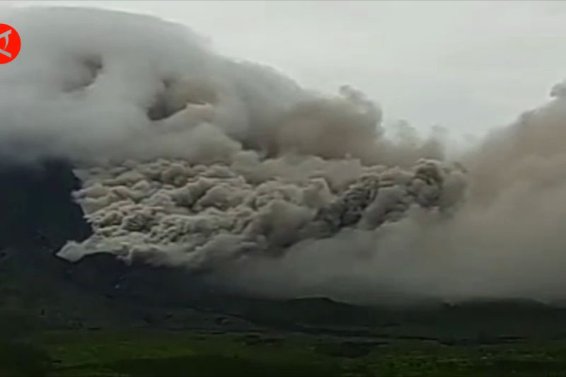 awan-panas-gunung-semeru-capai-6-kilometer-warga-agar-waspada