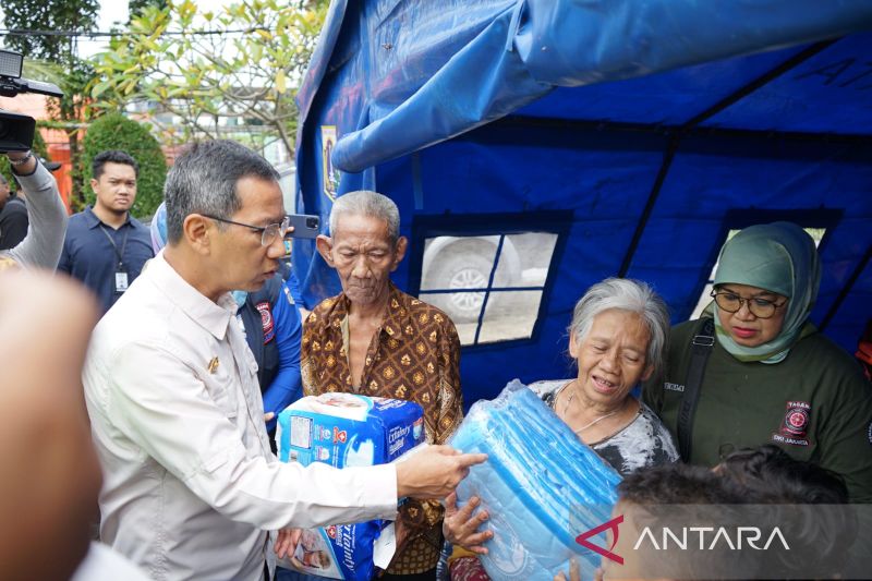 Jakarta prioritaskan bantuan makanan bayi di posko kebakaran Plumpang