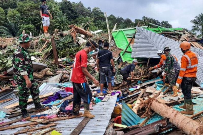 Pencarian Korban Tanah Longsor Natuna