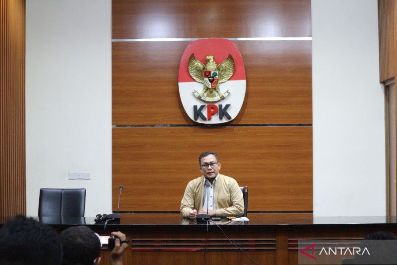 KPK sita uang tunai Rp5,6 miliar dari mantan Bupati Sidoarjo