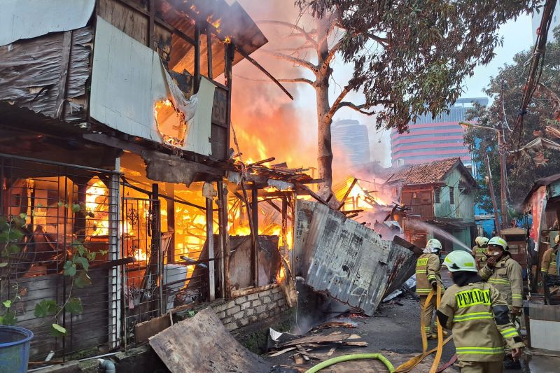 Personel Gulkarmat Jaksel berhasil padamkan kebakaran di Setiabudi