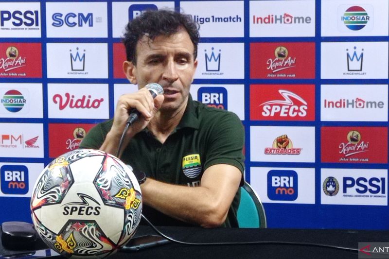 Luis Milla meminta Persib Bandung merawat legiun asing klub Bayankara itu.