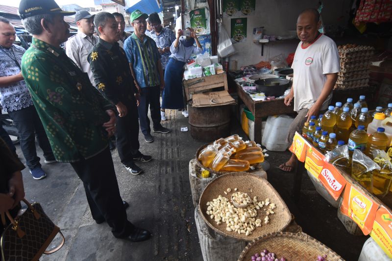 WALI KOTA PALU PANTAU STOK DAN HARGA PANGAN JELANG RAMADHAN