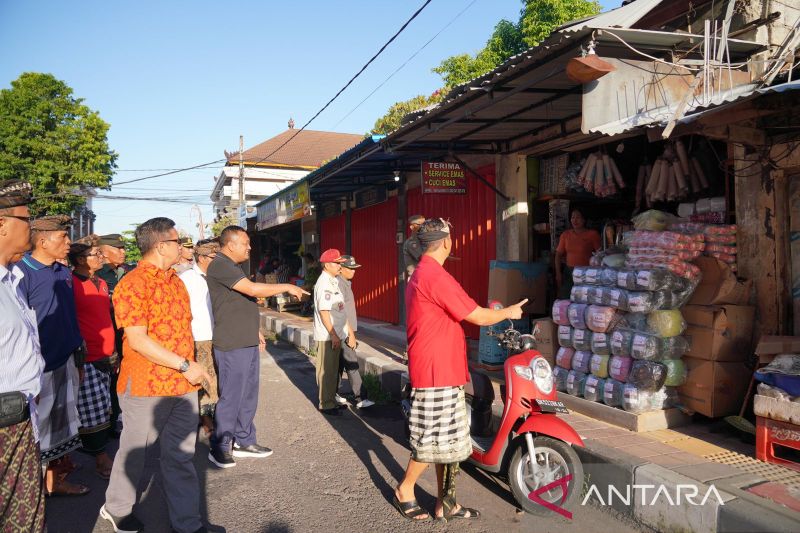 Bupati Gianyar pimpin penertiban pedagang Pasar Sukawati