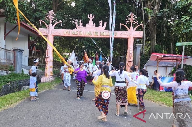 Umat Hindu Ambon gelar upacara melasti sambut hari Nyepi