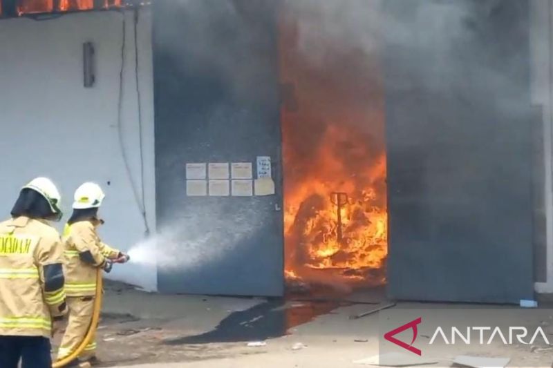 Gudang grosir di Cipinang hangus terbakar