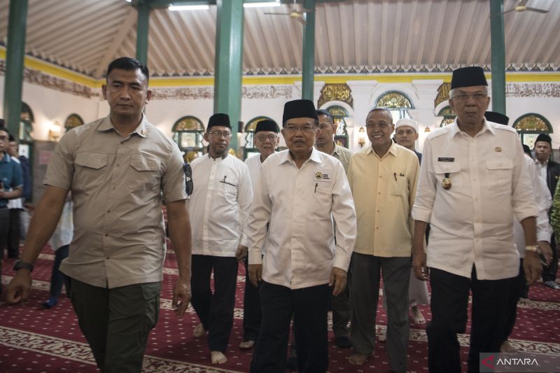 Jusuf Kalla Lantik Pengurus Pimpinan Wilayah DMI Sumatera Selatan