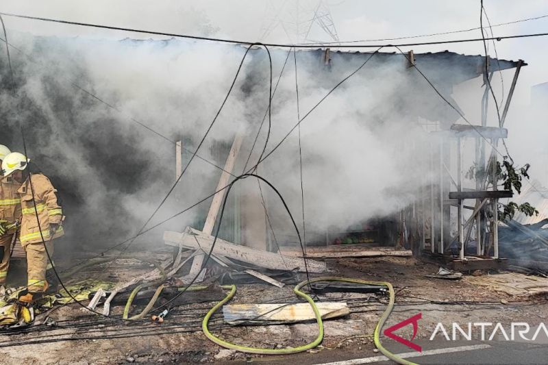 Lima ruko di Duren Sawit ludes terbakar