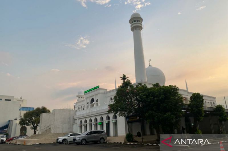 Pengelola Masjid Al-Azhar bagikan 700 takjil selama Ramadhan