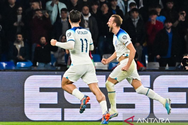 Inggris melewati penghalang Italia dengan hasil 2-1