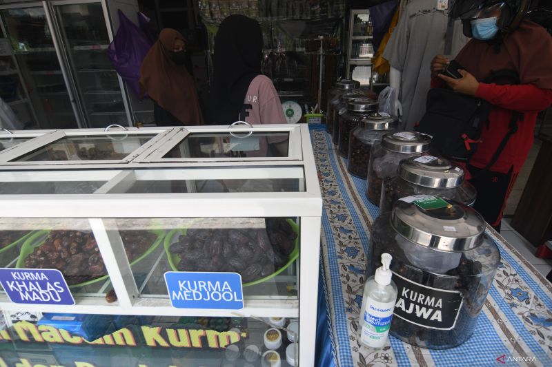 PENJUALAN KURMA SAAT RAMADHAN