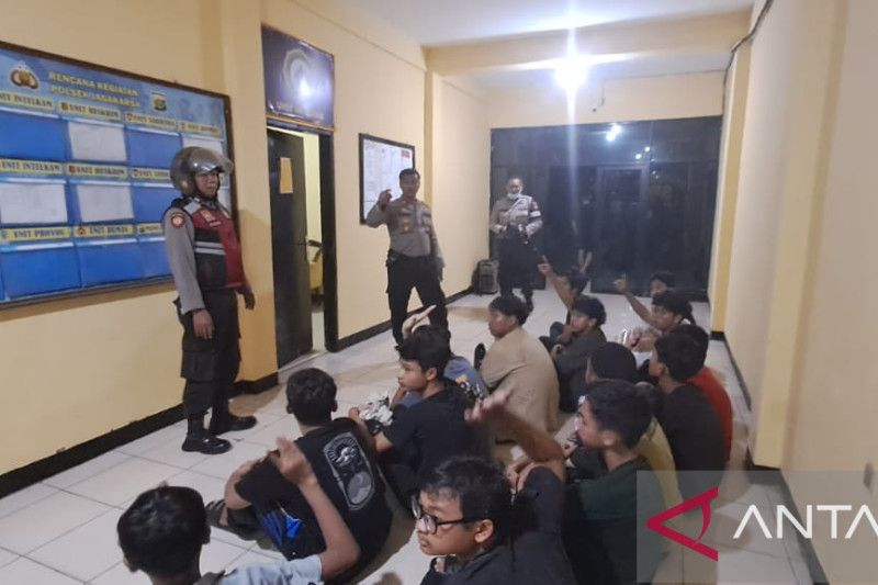 Polisi tangkap 15 remaja yang hendak perang sarung di Jagakarsa