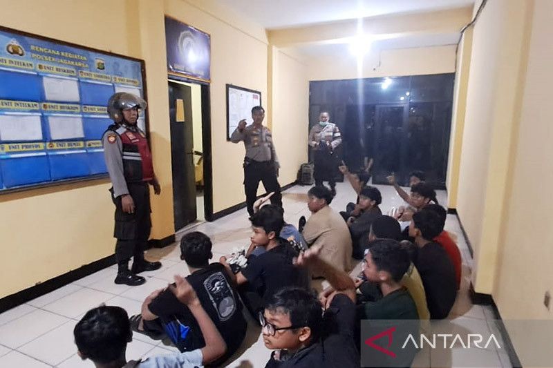 Polisi tangkap 15 remaja yang hendak perang sarung di Jagakarsa