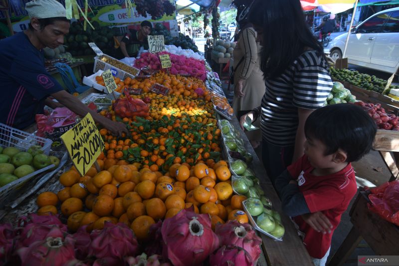 PERMINTAAN BUAH LOKAL DAN IMPOR SAAT RAMADHAN