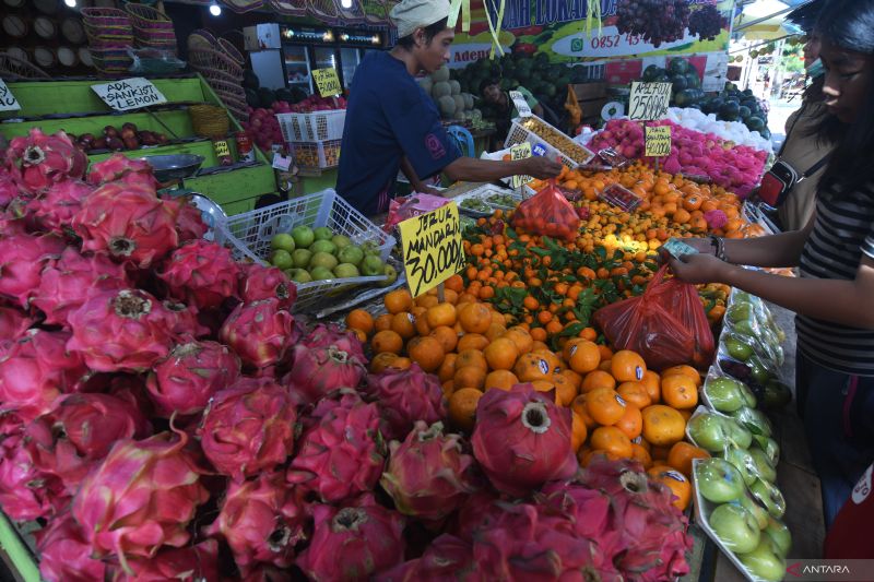 PERMINTAAN BUAH LOKAL DAN IMPOR SAAT RAMADHAN