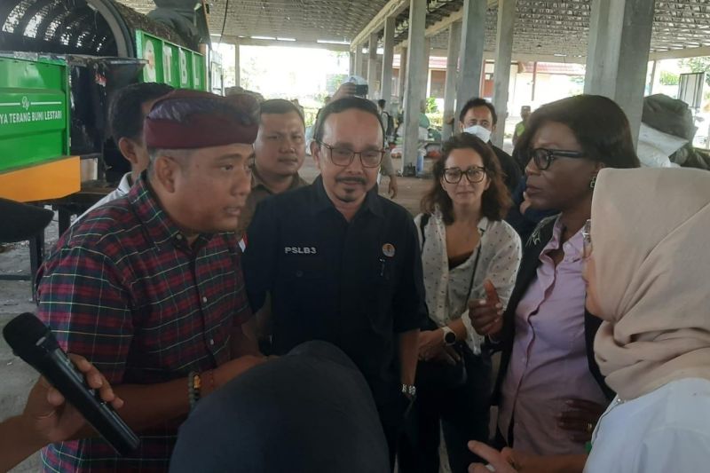 Humaniora: Pengolahan residu di TOSS Center Klungkung-Bali pikat Menteri Kongo