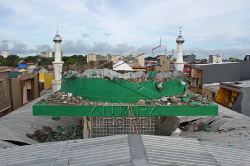 Kubah masjid roboh timpa jamaah shalat tarawih