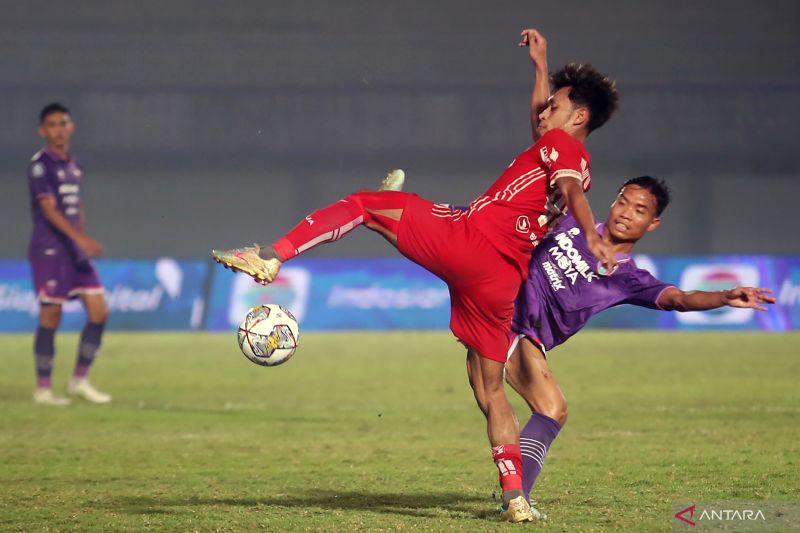Pertandingan antara Persia dan Persib Bandung digelar di Stadion Patriot