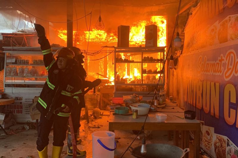 Humaniora: Sejumlah sekretariat cabang olahraga di Padang terbakar