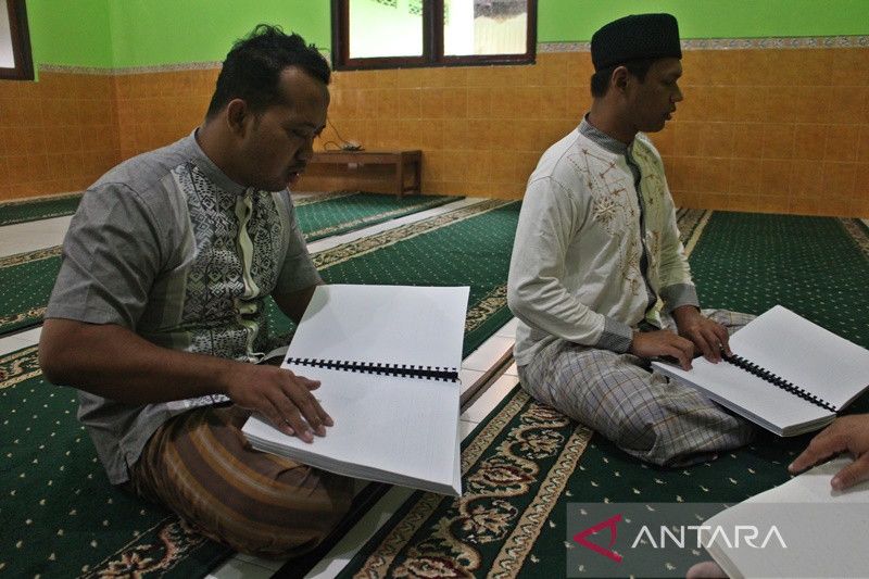 Humaniora: Warga tuna netra isi Ramadhan dengan tadarus Al Quran