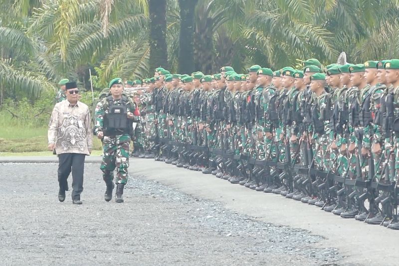 Humaniora: 400 prajurit Yonif 623 Kalsel berangkat sebagai Satgas Pamtas RI-PNG