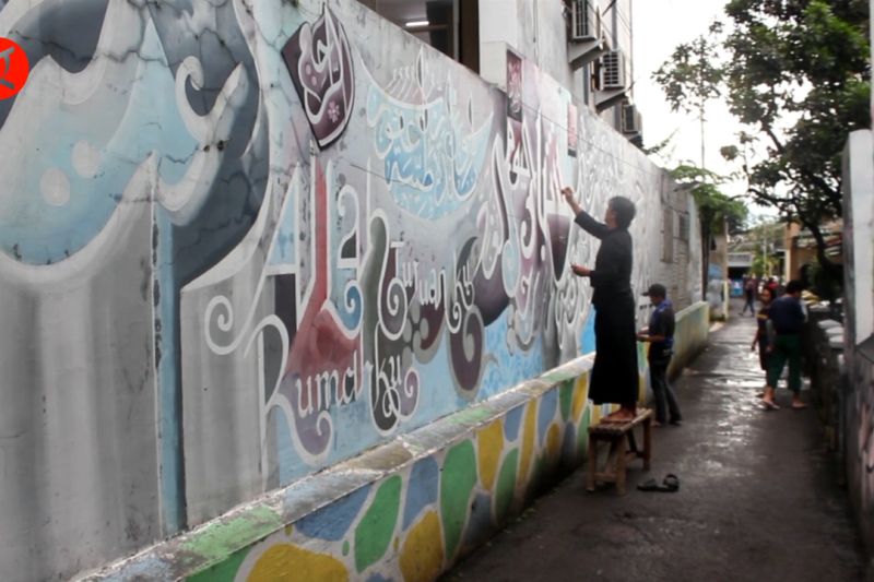 Humaniora: Meriahkan Ramadhan, warga Cicaheum hias kampung dengan mural kaligrafi