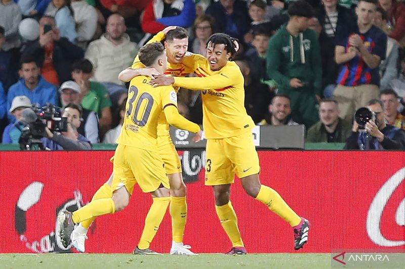 Lewandowski cetak brace, Barcelona hajar Elche empat gol tanpa balas