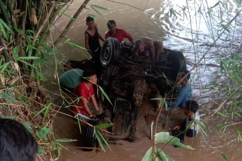 Jalan provinsi terputus akibat banjir menerjang tiga desa di Bima NTB