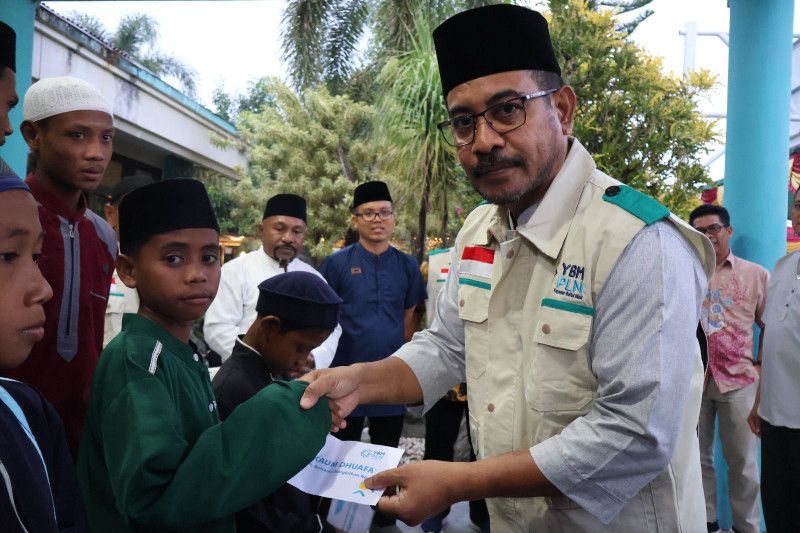 Humaniora: PLN Maluku santuni kaum dhuafa di Masohi