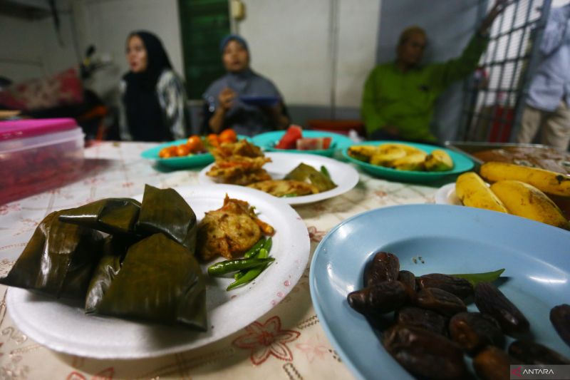 Buka puasa bersama mahasiswa KKN di Malaysia