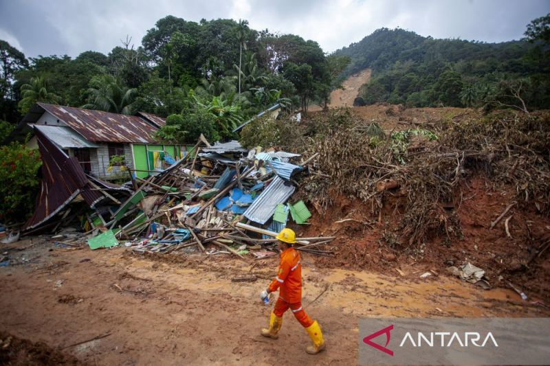 Humaniora: BPBD: Tim Jitupasna data kerugian dampak bencana longsor di Natuna
