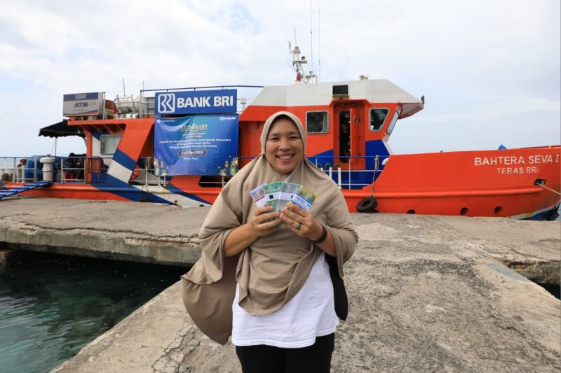 Gunakan Teras Kapal di Momen Ramadan, BRI Layani Penukaran Uang di Kepulauan Seribu