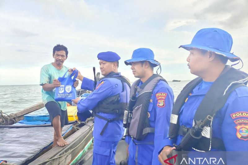 Kegiatan sosial Satpol Airud Polres Lamtim pada bulan Ramadhan