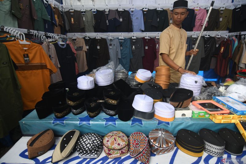 PENJUALAN BUSANA MUSLIM DI PALU