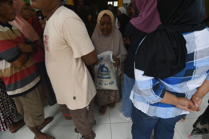 PENYALURAN CADANGAN BERAS PEMERINTAH DI PALU