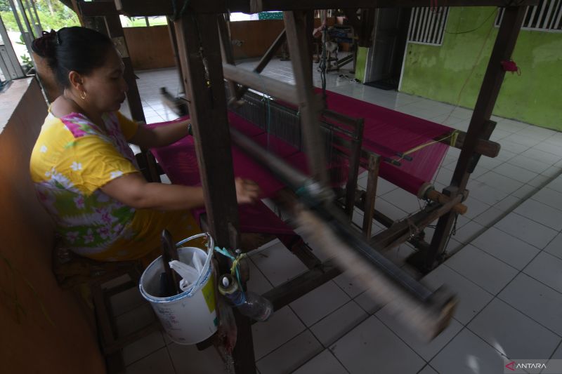 Rumah Tenun Binaan Bank Indonesia